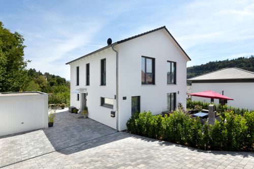 U243-Einfamilienhaus-mit-leichter-Hanglage.jpg